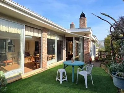3 Bedroom House For Sale in East London - Sgkm.webp