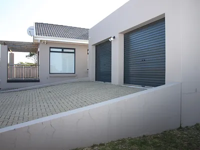 3 Bedroom House For Sale in East London - fFXD.webp