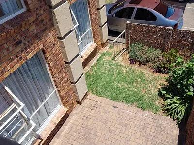 2 Bedroom Townhouse For Sale in Johannesburg - uVay.webp
