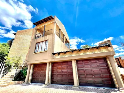 6 Bedroom House For Sale in Pretoria - 3s9r.webp