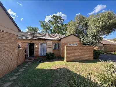3 Bedroom Townhouse For Sale in Pretoria - SG3t.webp