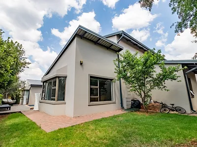 6 Bedroom House For Sale in Centurion - 8cZk.webp