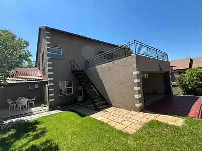 5 Bedroom House For Sale in Midrand - gmxM.webp