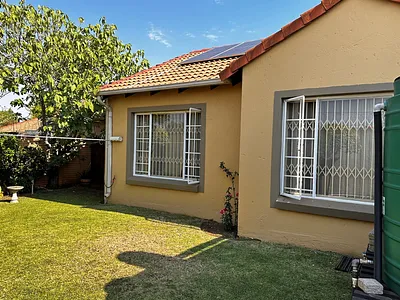 3 Bedroom Townhouse For Sale in Pretoria - CeeL.webp