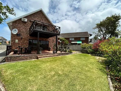 4 Bedroom House For Sale in East London - UbjJ.webp