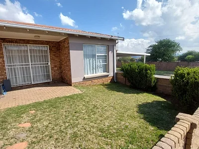 2 Bedroom Townhouse For Sale in Johannesburg - 4Ov3.webp