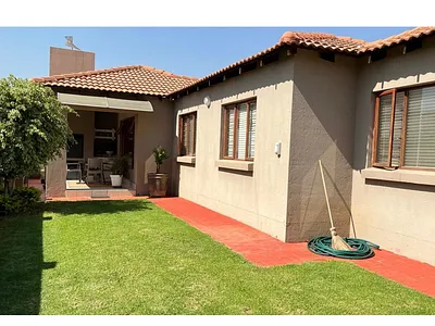 3 Bedroom House For Sale in Centurion - q6Oi.webp