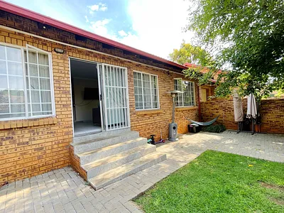 2 Bedroom Townhouse For Sale in Pretoria - 140n.webp