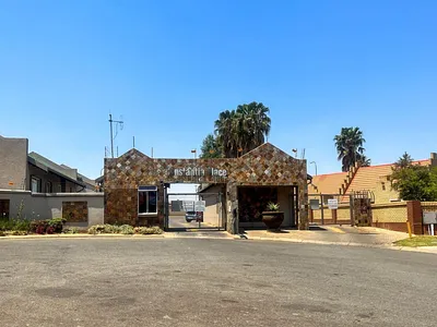 3 Bedroom Townhouse For Sale in Kempton Park - k9b7.webp