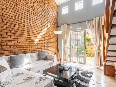 2 Bedroom Townhouse For Sale in Roodepoort - L4JF.webp