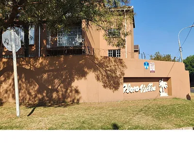 2 Bedroom Townhouse For Sale in Roodepoort - pOgz.webp