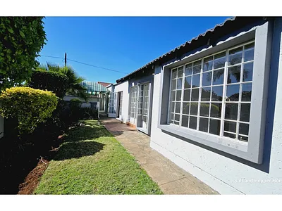 4 Bedroom Townhouse For Sale in Pretoria - 1Ihu.webp