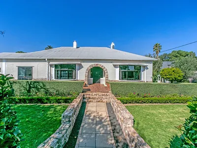 4 Bedroom House For Sale in Johannesburg - ck3A.webp