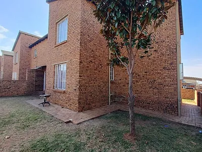 3 Bedroom Apartment For Sale in Midrand - wDIK.webp