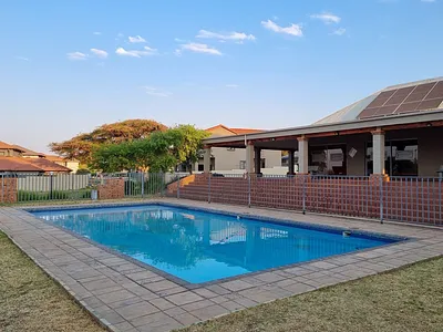 2 Bedroom Townhouse For Sale in Pretoria - 92QP.webp