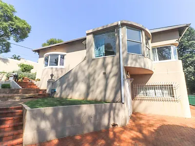 5 Bedroom House For Sale in Johannesburg - LVMZ.webp