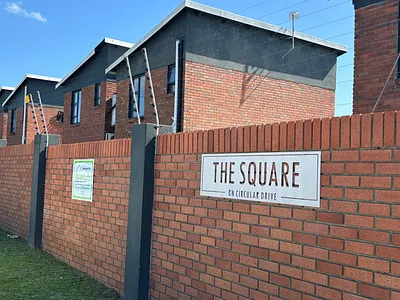 2 Bedroom Townhouse For Sale in Port Elizabeth - J97D.webp