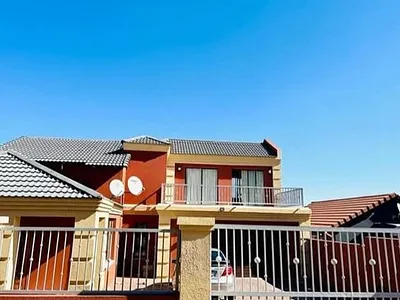 5 Bedroom House For Sale in Johannesburg - iQwU.webp