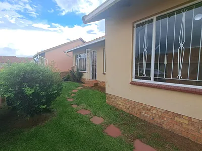 3 Bedroom Townhouse For Sale in Johannesburg - FycV.webp