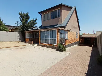 4 Bedroom House For Sale in Johannesburg - rZgF.webp