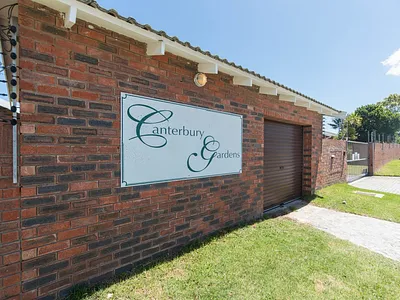 2 Bedroom Townhouse For Sale in Port Elizabeth - Q0Ib.webp