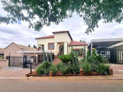 4 Bedroom House For Sale in Centurion - qIgP.webp