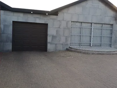 5 Bedroom House For Sale in Witbank - r1ze.webp