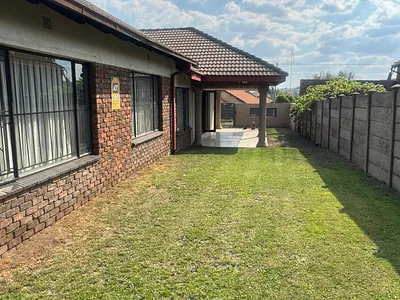 4 Bedroom House For Sale in Witbank - img