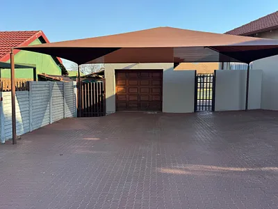 7 Bedroom House For Sale in Witbank - ni3h.webp