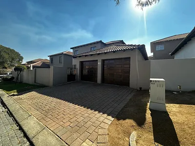 3 Bedroom House To Rent in Sandton - TyHU.webp