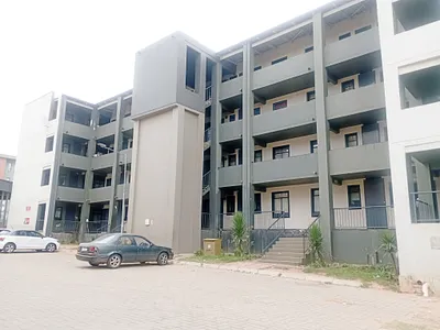 2 Bedroom Apartment For Sale in Roodepoort - sEmH.webp