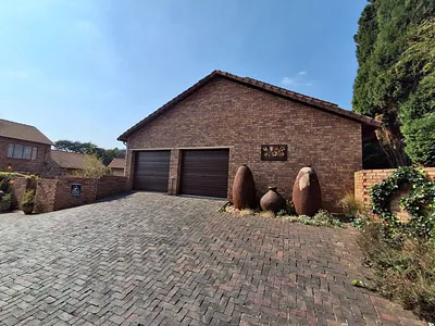 5 Bedroom Townhouse For Sale in Roodepoort - img