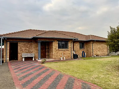 3 Bedroom House To Rent in Secunda - HFe5.webp