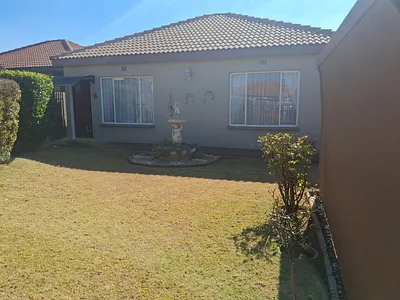 2 Bedroom Townhouse For Sale in Randfontein - O0aO.webp