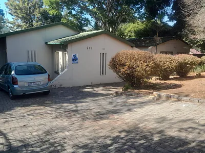 3 Bedroom House To Rent in Roodepoort - I7wx.webp