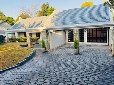 3 Bedroom House For Sale in Roodepoort - DGAr.webp