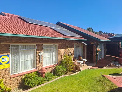 3 Bedroom House For Sale in Krugersdorp - 8MJI.webp
