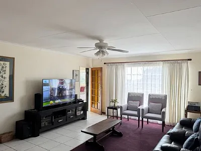 2 Bedroom Townhouse To Rent in Roodepoort - img