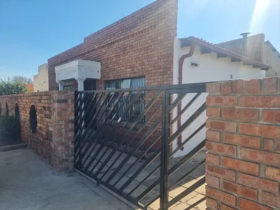 3 Bedroom House To Rent in Soweto - img