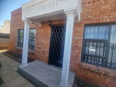 3 Bedroom House To Rent in Soweto - uhtt.webp