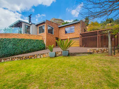4 Bedroom House For Sale in Roodepoort - img