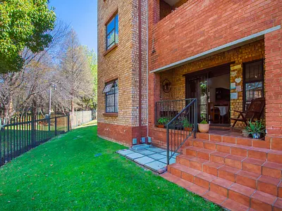2 Bedroom Apartment For Sale in Roodepoort - img