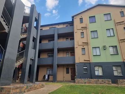 2 Bedroom Apartment To Rent in Roodepoort - img