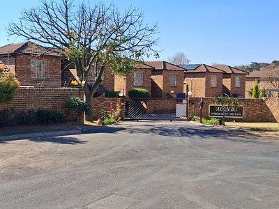 2 Bedroom Townhouse For Sale in Roodepoort - img