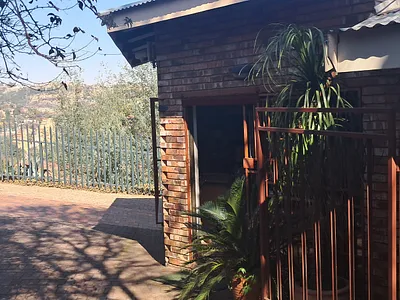 1 Bedroom Apartment To Rent in Roodepoort - TuVr.webp