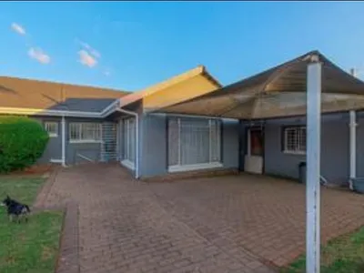 3 Bedroom House For Sale in Roodepoort - RGtY.webp