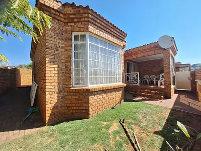 2 Bedroom Townhouse For Sale in Krugersdorp - Z2XF.webp