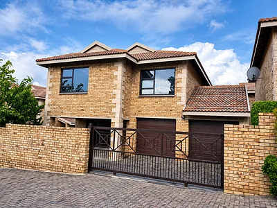 3 Bedroom Townhouse For Sale in Roodepoort - W3bN.webp