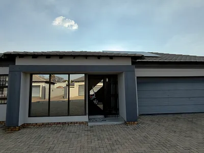 2 Bedroom House For Sale in Secunda - I0Ee.webp