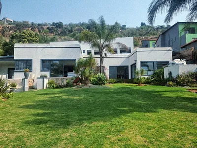 7 Bedroom House For Sale in Roodepoort - 0foY.webp